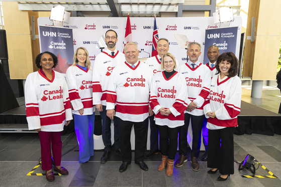 In this photo provided by the University Health Network, Ontario Premier Doug Ford, center, stands with other government and UHN officials in custom hockey jerseys during the announcement of the ″Canada Leads″ program in Toronto on April 7. [AP/YONHAP]