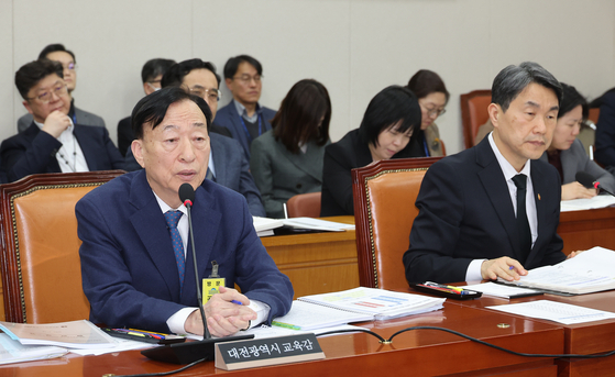 Seol Dong-ho, Daejeon Metropolitan City superintendent of education, speaks during a National Assembly questioning on Kim Ha-neul's murder on Feb. 18. [YONHAP] 