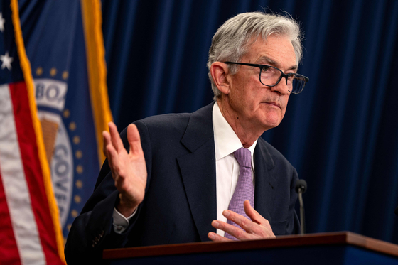 〈YONHAP PHOTO-3088〉 WASHINGTON, DC - NOVEMBER 07: Federal Reserve Board Federal Reserve Chairman Jerome Powell speaks during a news conference following a Federal Open Market Committee meeting in Washington on November 07, 2024 in Washington, DC. The Federal Reserve cut interest rates the second time this year, cutting its benchmark lending rate by a quarter percentage point as they extend efforts to keep the US economic expansion on solid footing amid concerns about a weakening labor market.  Kent Nishimura/Getty Images/AFP (Photo by Kent Nishimura / GETTY IMAGES NORTH AMERICA / Getty Images via AFP)/2024-11-08 06:54:07/ 〈저작권자 ⓒ 1980-2024 ㈜연합뉴스. 무단 전재 재배포 금지, AI 학습 및 활용 금지〉