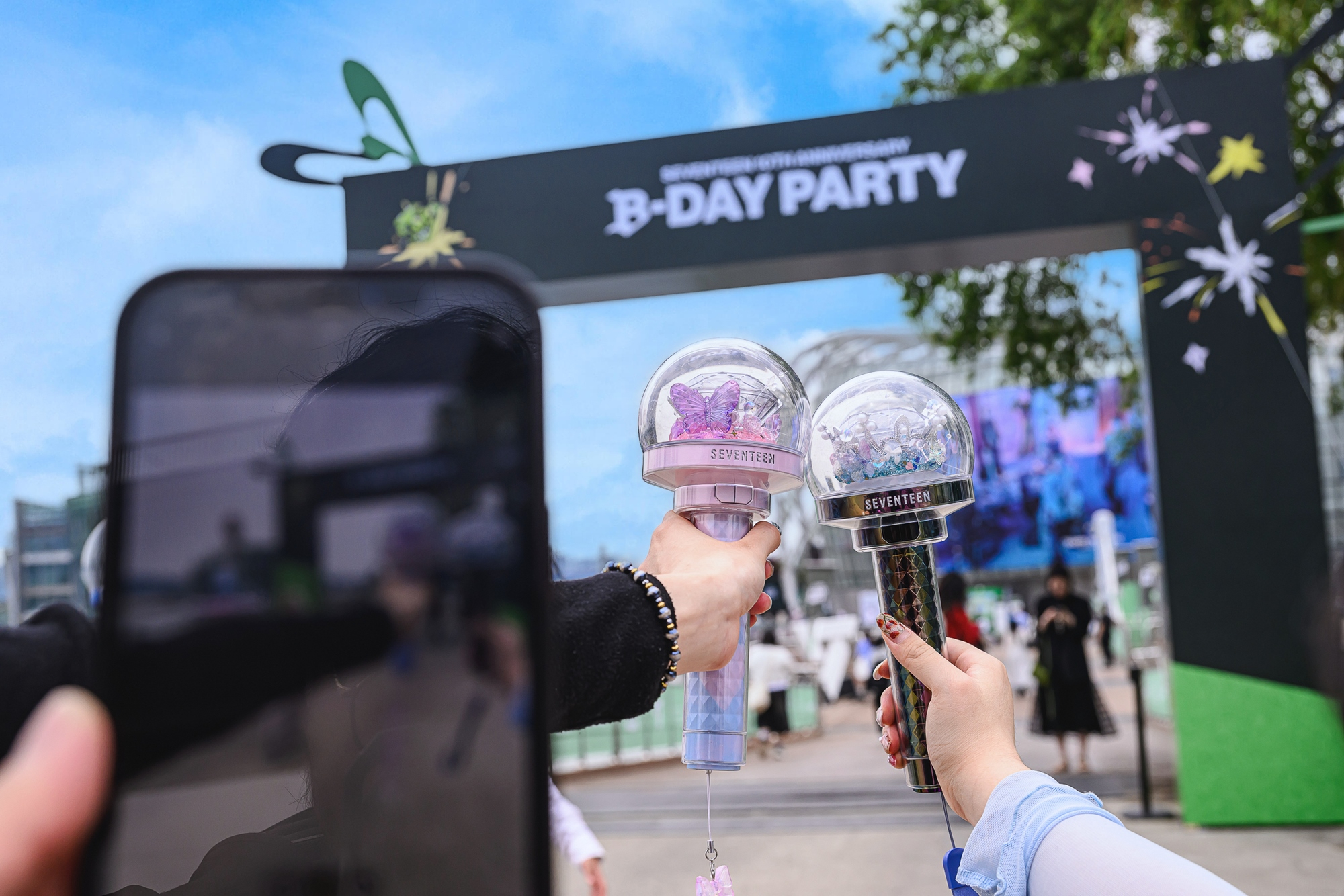 Boy band Seventeen holds a three-day ″B-Day Party″ event at Banpo Han River Park in southern Seoul from May 23 to 25, celebrating the group's 10th anniversary. [PLEDIS ENTERTAINMENT]