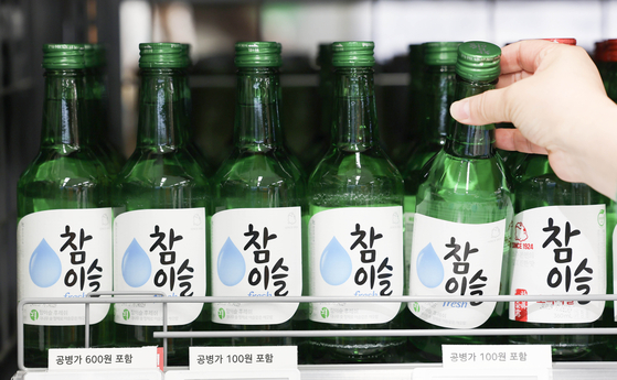 Hitejinro's Chamisul soju is displayed at a supermarket in Seoul on Feb. 14, 2024. [NEWS1] 