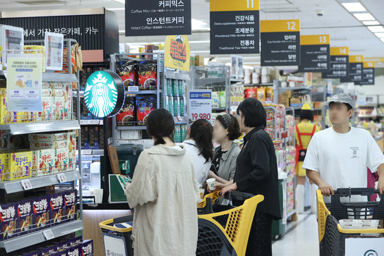 Food items at a large discount store in Seoul on May 16 [YONHAP]