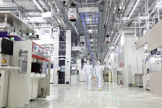 A view shows Samsung Electronics' chip production plant at Pyeongtaek, Gyeonggi, in this handout picture obtained by Reuters on September 7, 2022. [REUTERS/YONHAP]