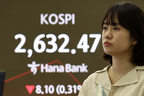 A screen in Hana Bank's trading room in central Seoul shows the Kospi opening on May 15. [YONHAP]