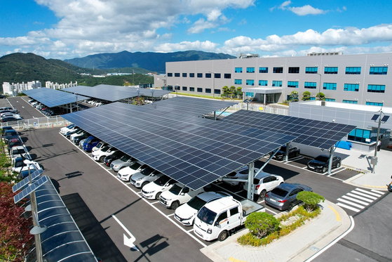 Solar panels at Hyundai Mobis' Ulsan electrification plant help power the facility as part of the company’s carbon neutrality efforts. [HYUNDAI MOBIS]
