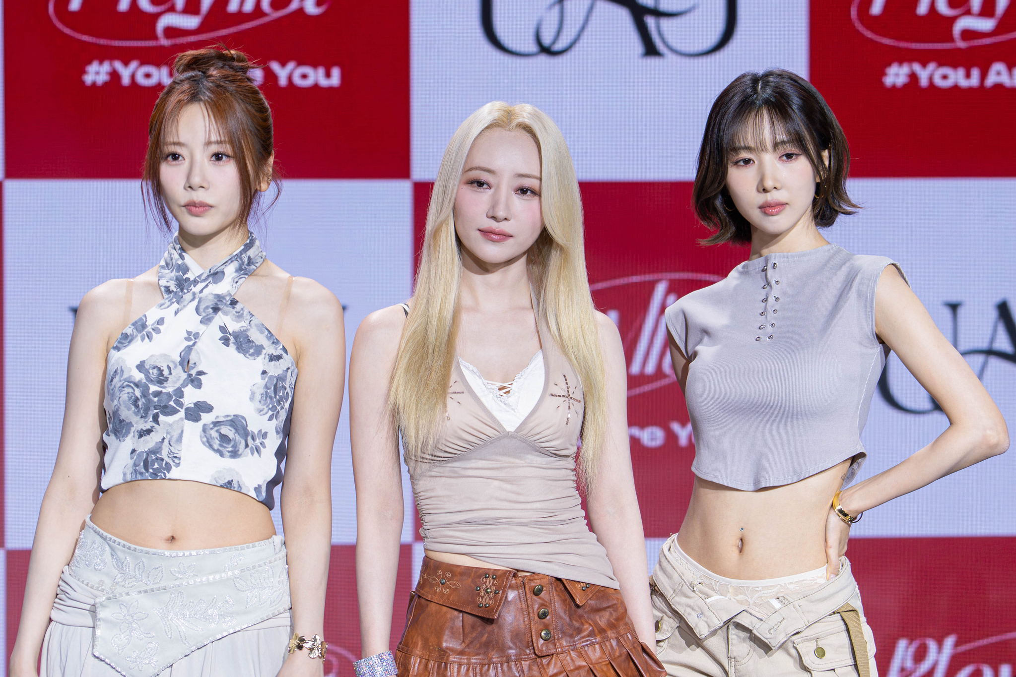 Girl group UAU poses for photos during a showcase for the release of its first EP, “Playlist #You Are You,” at the Ilchi Art Hall in southern Seoul on May 28. [DANIELA GONZALEZ PEREZ]