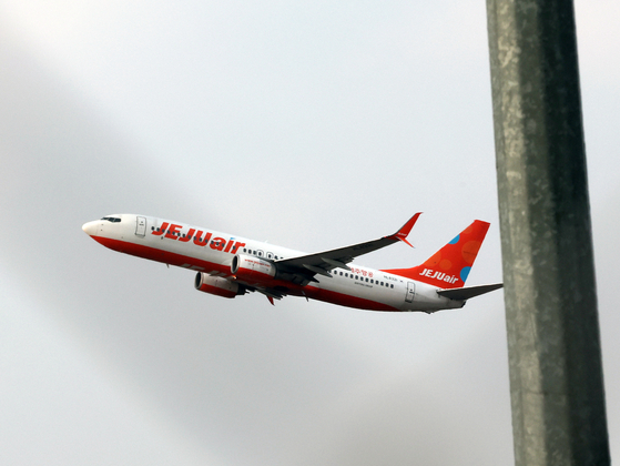 A Jeju Air plane unrelated to the story takes off from Gimpo International Airport in Gangseo District, western Seoul, on Dec. 30. [NEWS1] 