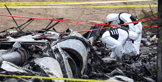 Navy officials conduct a forensic operation at the scene of the crash in Pohang, North Gyeongsang, on May 30, where a Navy patrol aircraft crashed on May 29. [YONHAP]