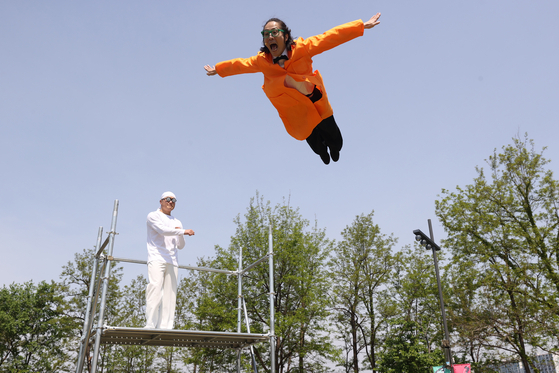 A trampoline demonstration ahead of a circus to be held on Nodeul Island in Yongsan District, central Seoul, is seen on May 2. Photo is not related to the story. [YONHAP] 