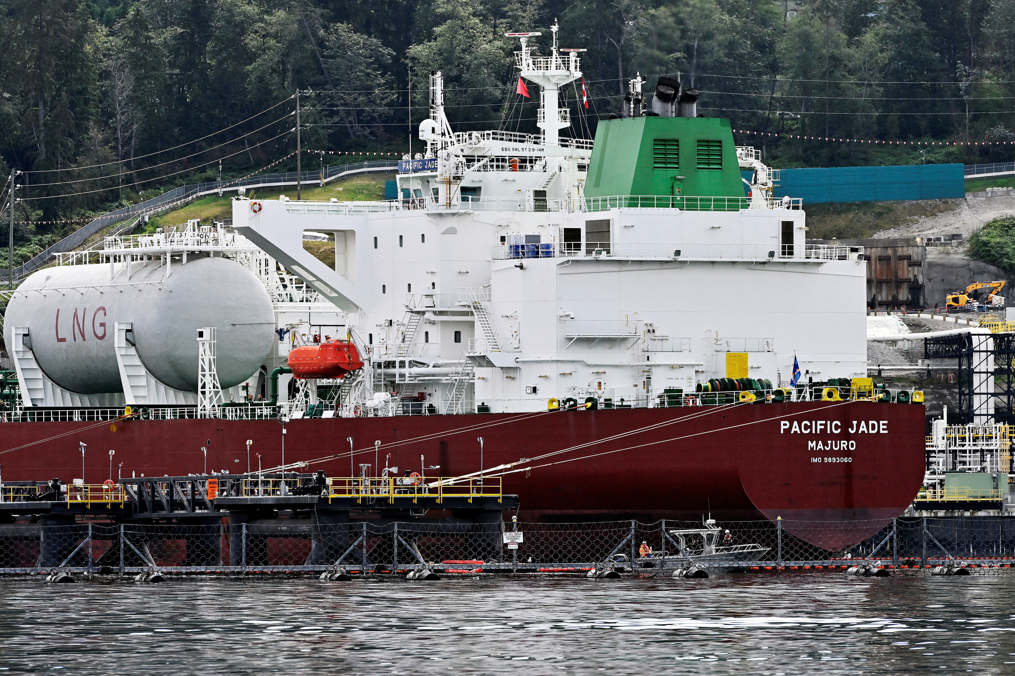 The Pacific Jade, a crude oil tanker, is seen at the Westridge Marine Terminal, the terminus of the Canadian government-owned Trans Mountain pipeline expansion project in British Columbia, Canada, on Aug. 25, 2024. [REUTERS/YONHAP]