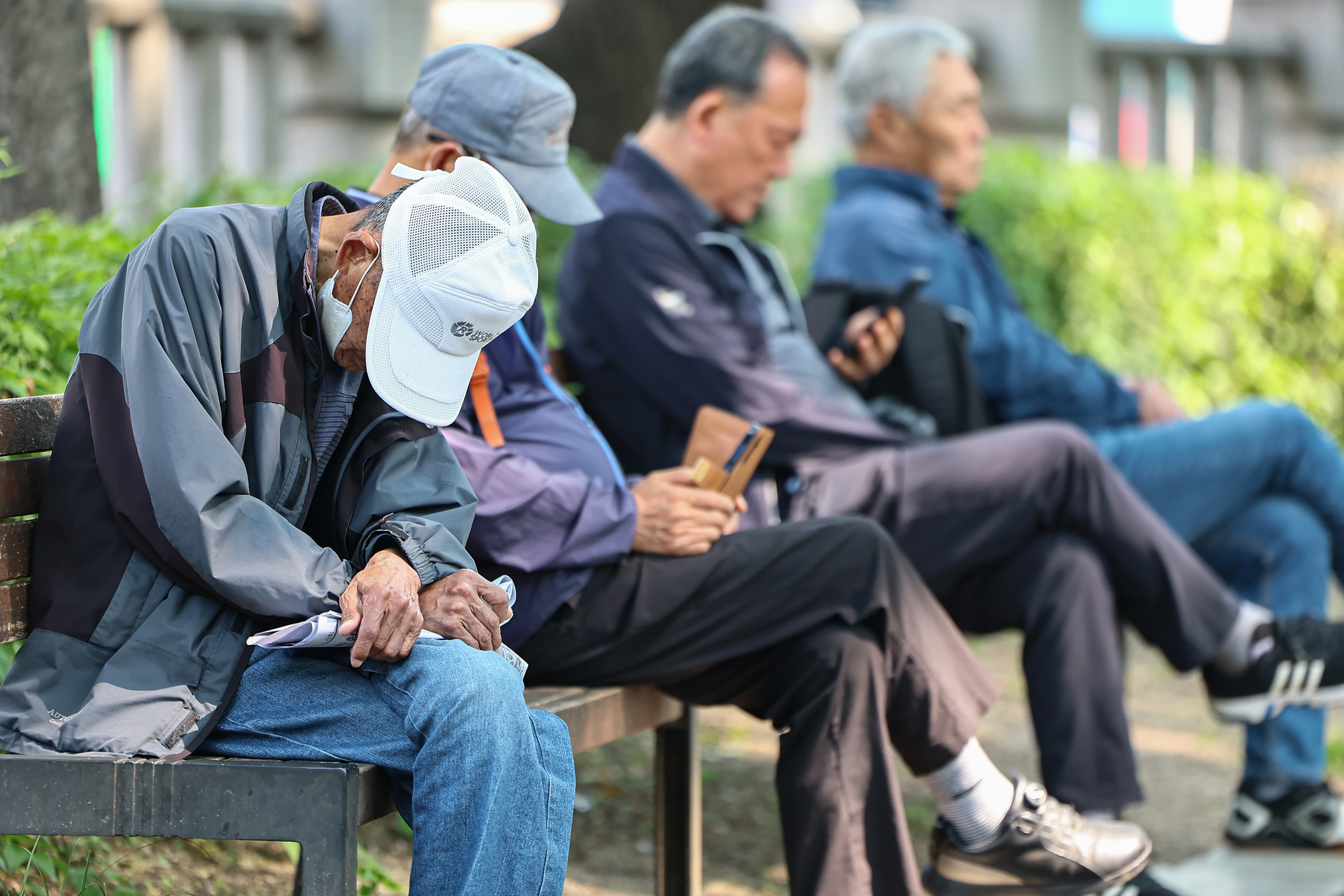 Elderly citizens are seen at the Tapgol Park in Jongno District, central Seoul, on May 27. [NEWS1]