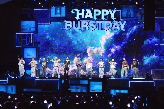 Boy band Seventeen holds its “B-Day Party: Burst Stage” event at the Jamsu Bridge over the Han River on May 25 to celebrate the 10th anniversary of its debut. [PLEDIS ENTERTAINMENT]