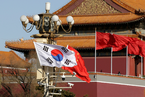 Korea and China's flags flutter next to Tiananmen Gate during the visit of then-Korean President Moon Jae-In in Beijing on Dec. 15, 2017. [REUTERS/YONHAP]