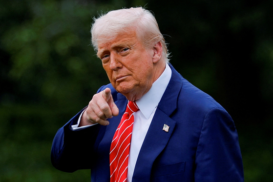 U.S. President Donald Trump gestures as he departs for Pennsylvania on the South Lawn of the White House in Washington on May 30. [REUTERS/YONHAP]