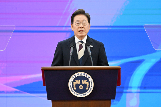 President Lee Jae-myung delivers his inaugural address as Korea’s 14th president at the National Assembly in Yeouido, western Seoul, on June 4. [JOINT PRESS CORPS]