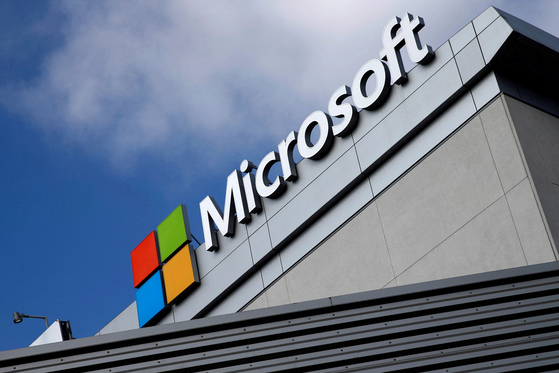 A Microsoft logo is pictured a day after Microsoft's $26.2 billion purchase of LinkedIn in Los Angeles on June 14, 2016. [REUTERS]