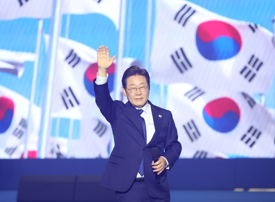 President Lee Jae-myung on April 27, after being nominated as the party’s presidential candidate. [YONHAP]