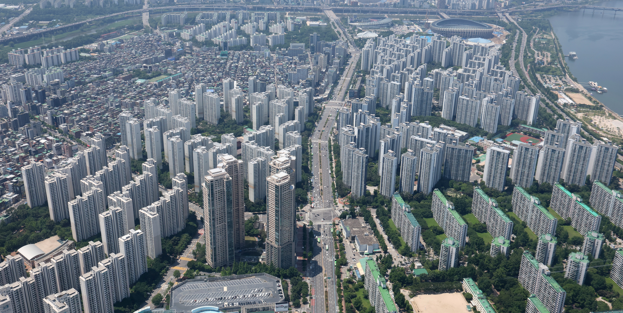 Apartment complexes in southern Seoul [NEWS1]