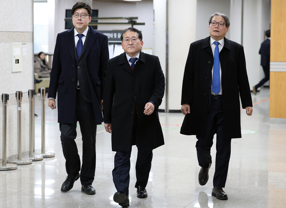 Lee Kyu-won, left, the minor Rebuilding Korea Party's spokesperson; Rep. Cha Gyu-geun, center, and Lee Gwang-cheol, former presidential civil affairs secretary during the Moon Jae-in presidency, leave the Seoul High Court in southern Seoul after a hearing on Nov. 25, 2024. [NEWS1]