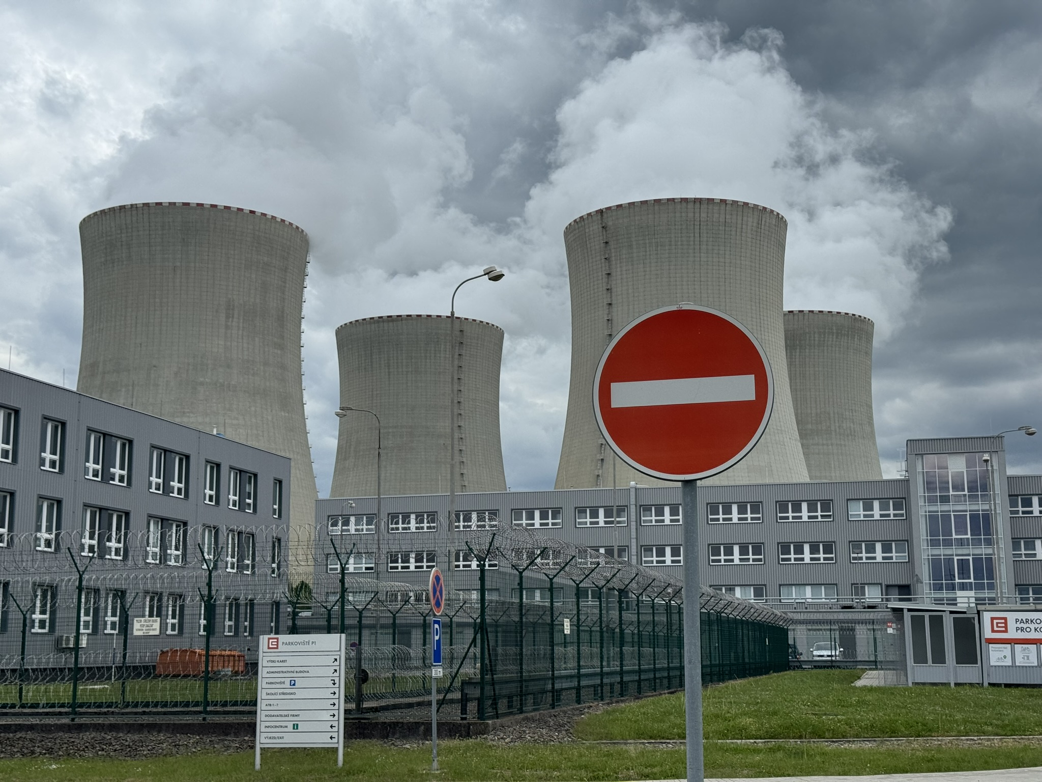 A nuclear power plant in operation in Temelin, Czech Republic, on May 8 [JOONGANG ILBO]