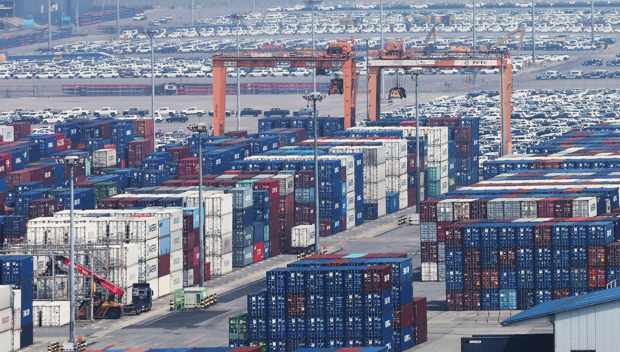 Shipping containers are stacked at Pyeongtaek Port in Gyeonggi on June 1. [YONHAP]
