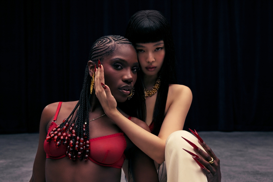 Blackpink’s Jennie, right, and Doechii [ODD ATELIER]