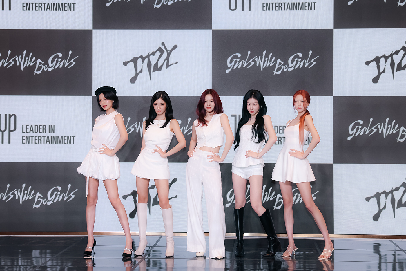 Girl group ITZY poses for photos during a press conference for the release of its 10th EP, “Girls Will Be Girls,” at the Sofitel Ambassador Seoul in southern Seoul on June 9. [JYP ENTERTAINMENT]