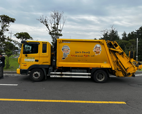 A trash car is parked far outside the Jeju Environmental Resource Recycle Center in Dongbok-ri, Gujwa-eup, Jeju City, on June 9. [JOONGANG ILBO]