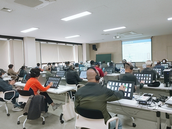 Senior citizens attend an education program at the Korea Road Traffic Authority in western Seoul on Nov. 4, 2024. [JOONGANG ILBO]