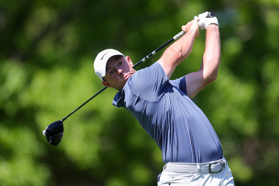 Rory McIlroy plays his shot from the fifth tee during the final round of the 2025 Masters Tournament at Augusta National Golf Club on April 13 in Augusta, Georgia. [AFP/YONHAP]
