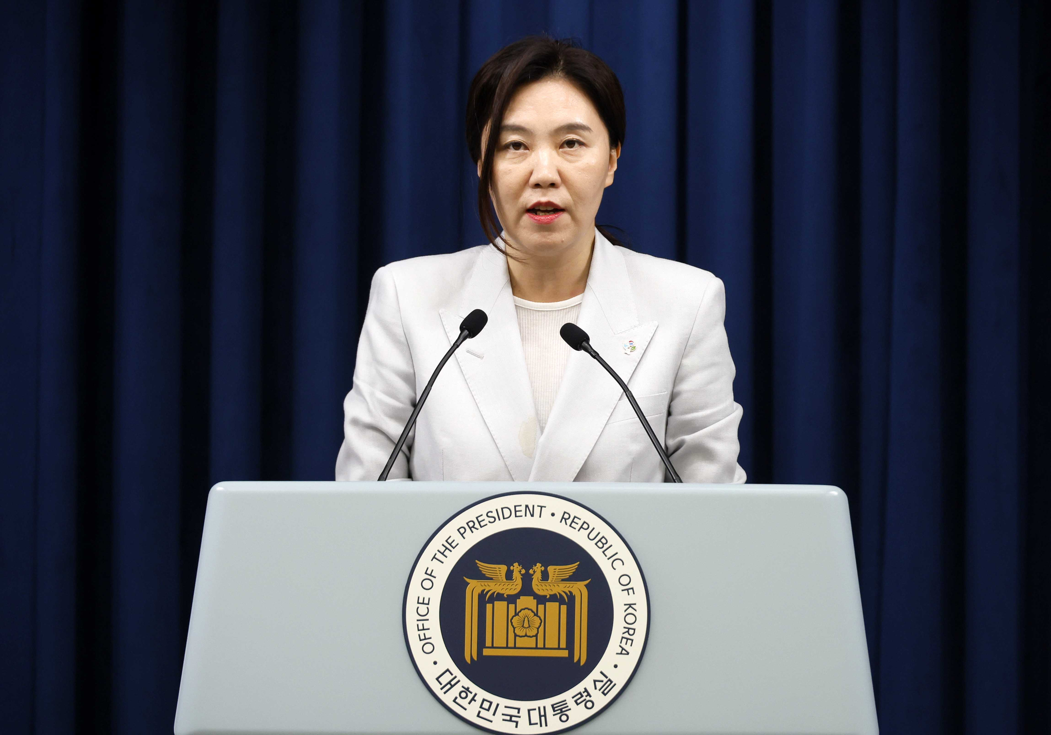 Presidential spokesperson Kang Yu-jung briefs reporters on President Lee Jae-myung's phone call with Japanese Prime Minister Shigeru Ishiba, held on June 9 at the presidential office in Yongsan, central Seoul. [PRESIDENTIAL OFFICE]