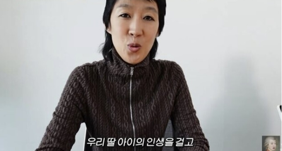 Entertainer Hong Jin-kyung addresses the controversy surrounding her past pictures of her red dress in a YouTube video on June 10. [SCREEN CAPTURE]