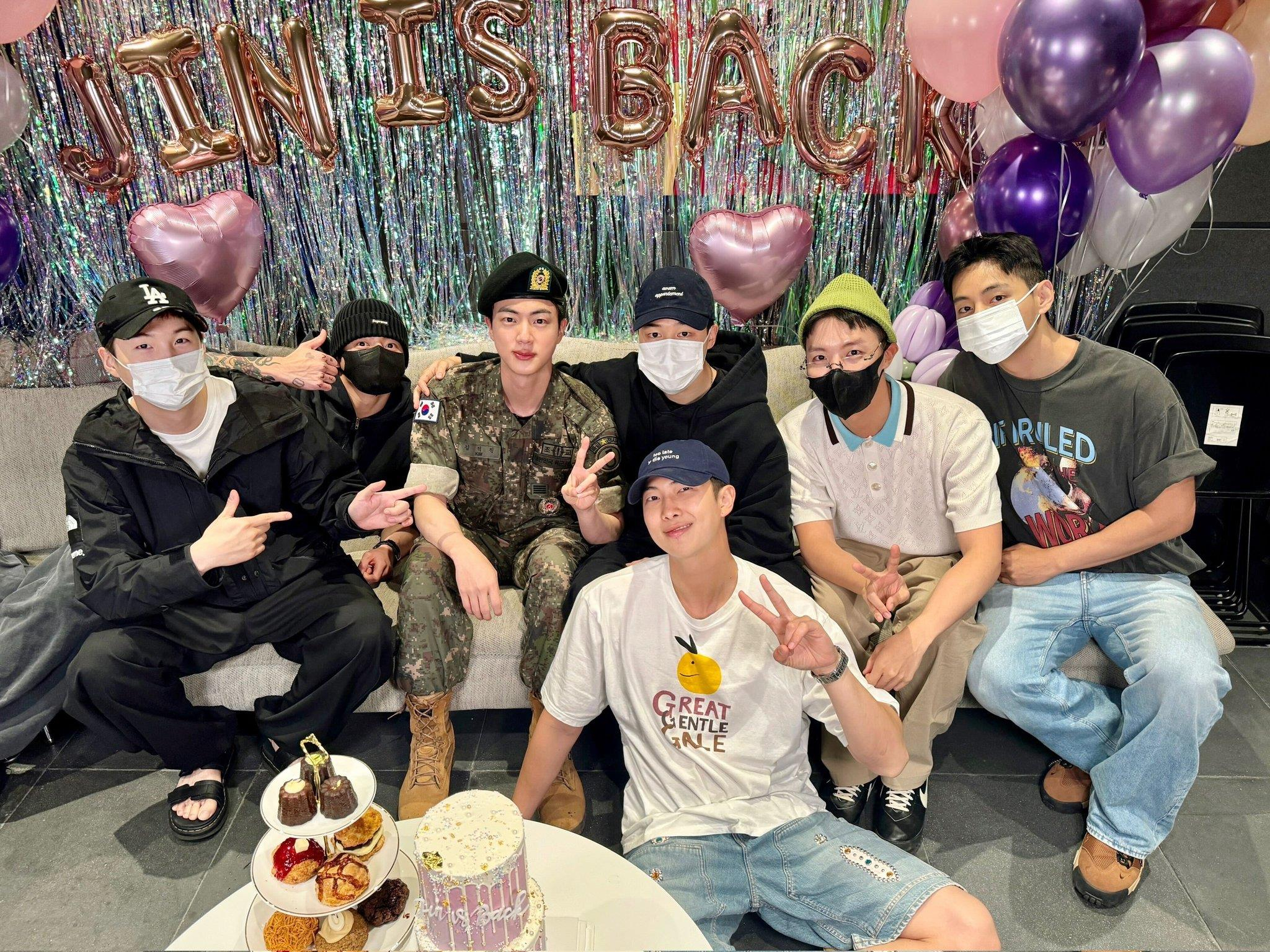 BTS members went live on Weverse at the HYBE Headquarters in Yongsan, central Seoul, on June 12, 2024. [BIGHIT MUSIC/YONHAP]