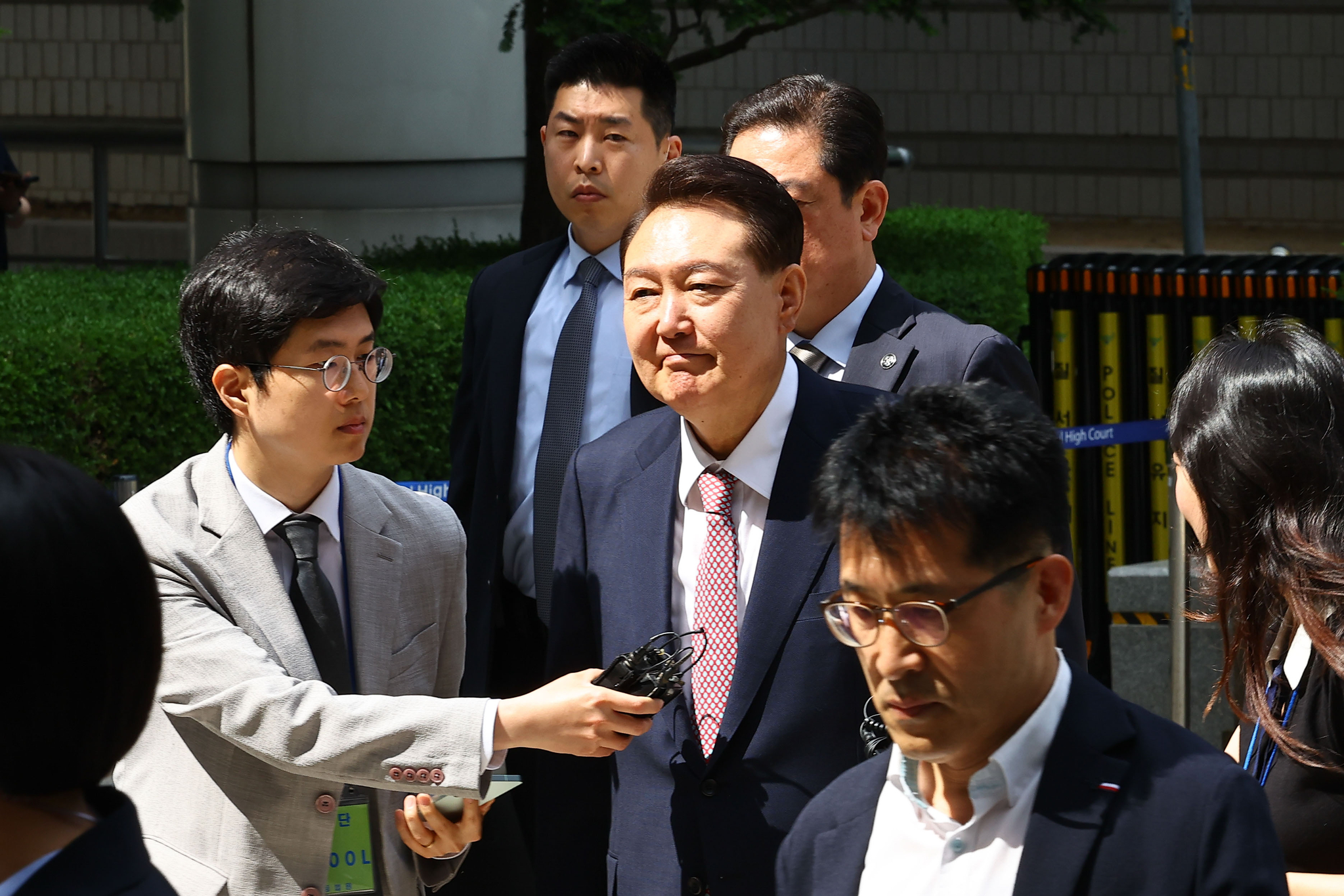 Former President Yoon Suk Yeol arrives at the Seoul Central District Court in Seocho District, southern Seoul, on June 9 for the sixth hearing in a trial on charges related to conspiracy and abuse of power in his martial law declaration on Dec. 3, 2024. [JOINT PRESS CORPS] 
