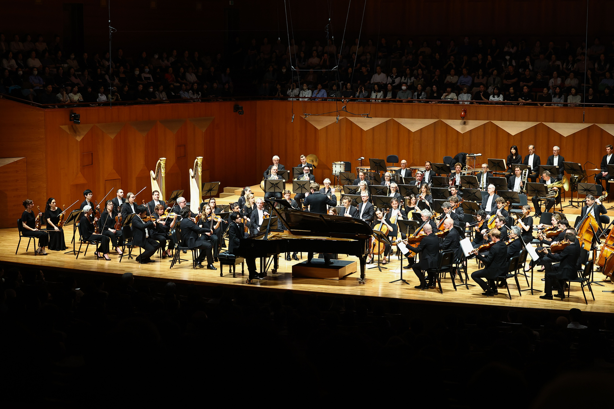 Pianist Yunchan Lim holds a concert at the Seoul Arts Center alongside the Orchestre de Paris and conductor Klaus Makela on June 10 for the 60th anniversary of the JoongAng Ilbo. [JOONGANG ILBO]