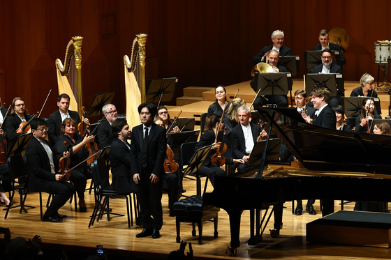 Pianist Yunchan Lim holds a concert at the Seoul Arts Center alongside the Orchestre de Paris and conductor Klaus Makela on June 10 for the 60th anniversary of the JoongAng Ilbo. [JOONGANG ILBO]