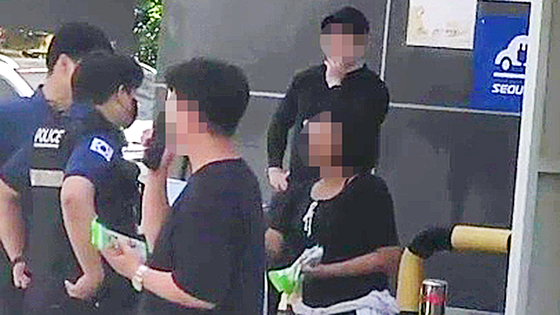 A woman in her 40s has been booked by police for distributing expired gummies to elementary school students in Incheon on June 11. [YONHAP]