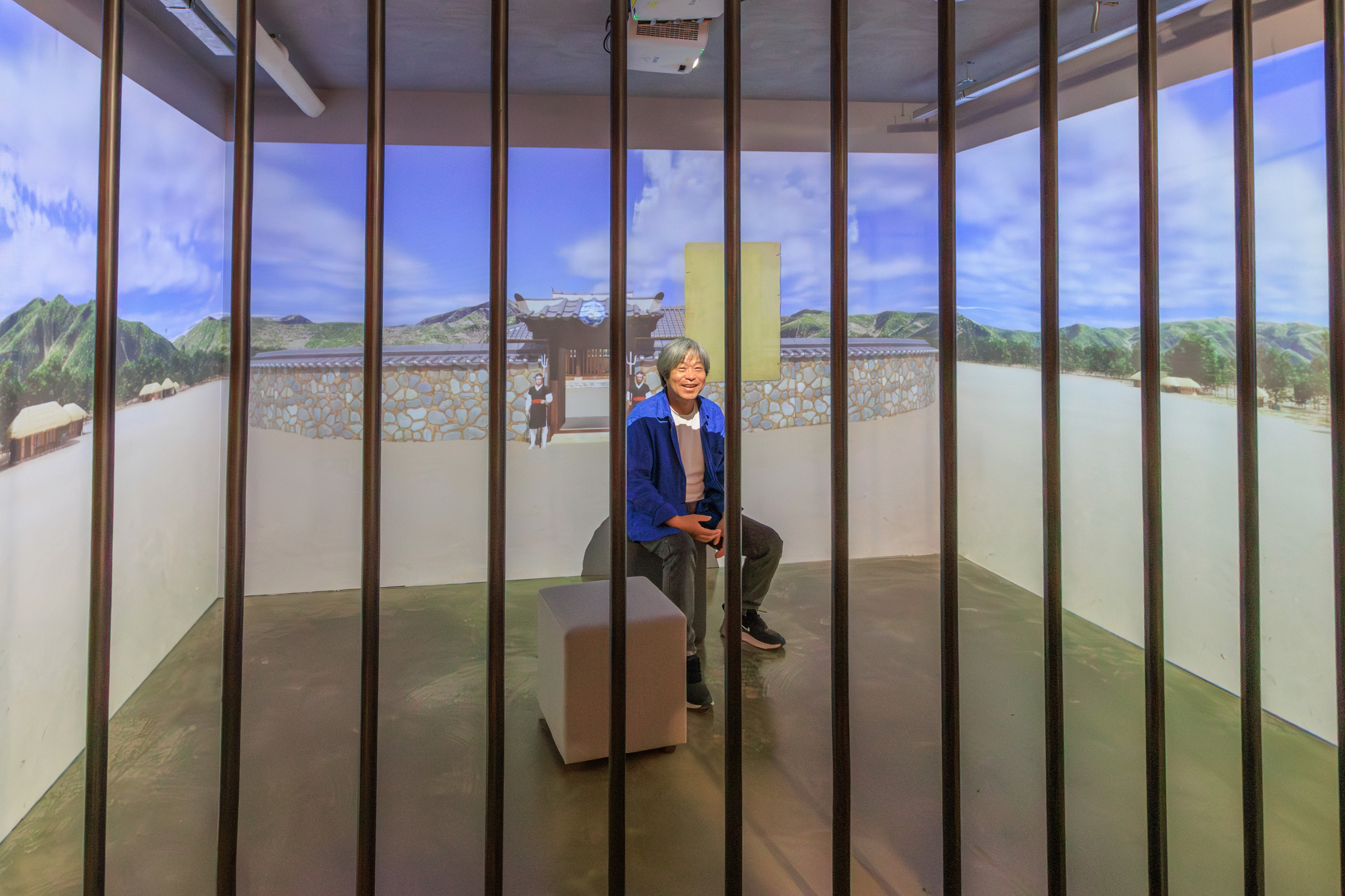 A person behind prison bars made of flexible material at Papillon Zip [JANGHEUNG COUNTY OFFICE]