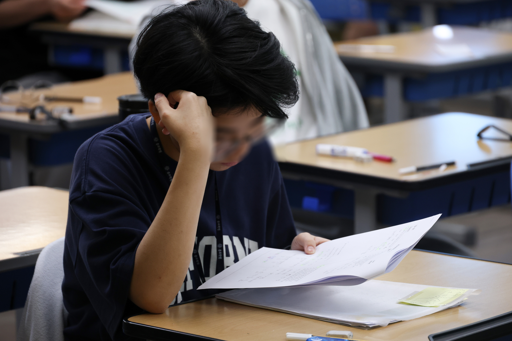 A student sits for a mock exam for the 2026 College Scholastic Ability Test at Jongro Academy in Seoul’s Yangcheon District on June 4. [JOINT PRESS CORPS] 