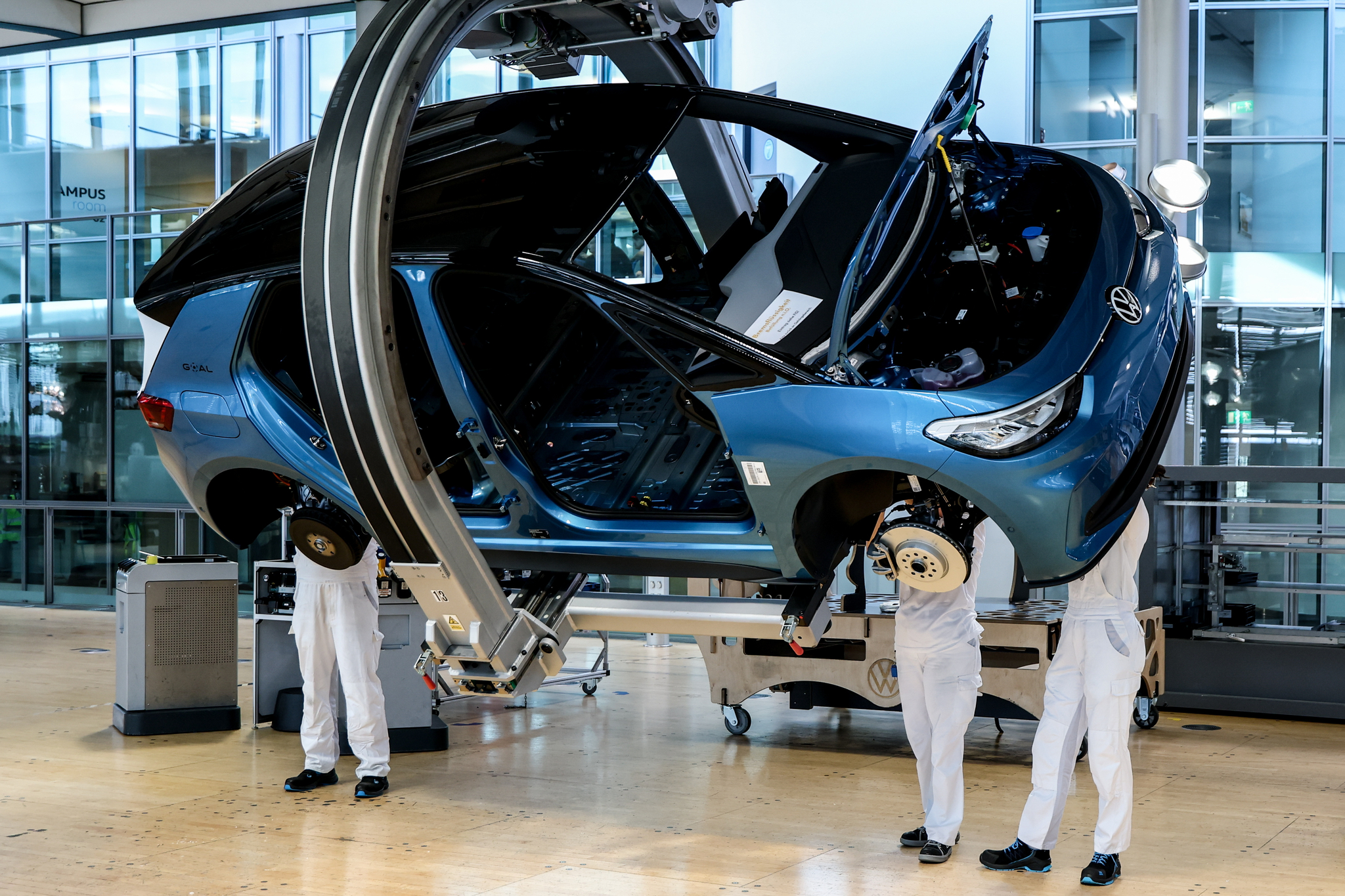 Volkswagen employees work on the assembly of an ID.3 automobile on the electric cars production line at the Volkswagen Transparent Factory in Dresden, Germany, on May 14. [EPA/YONHAP]