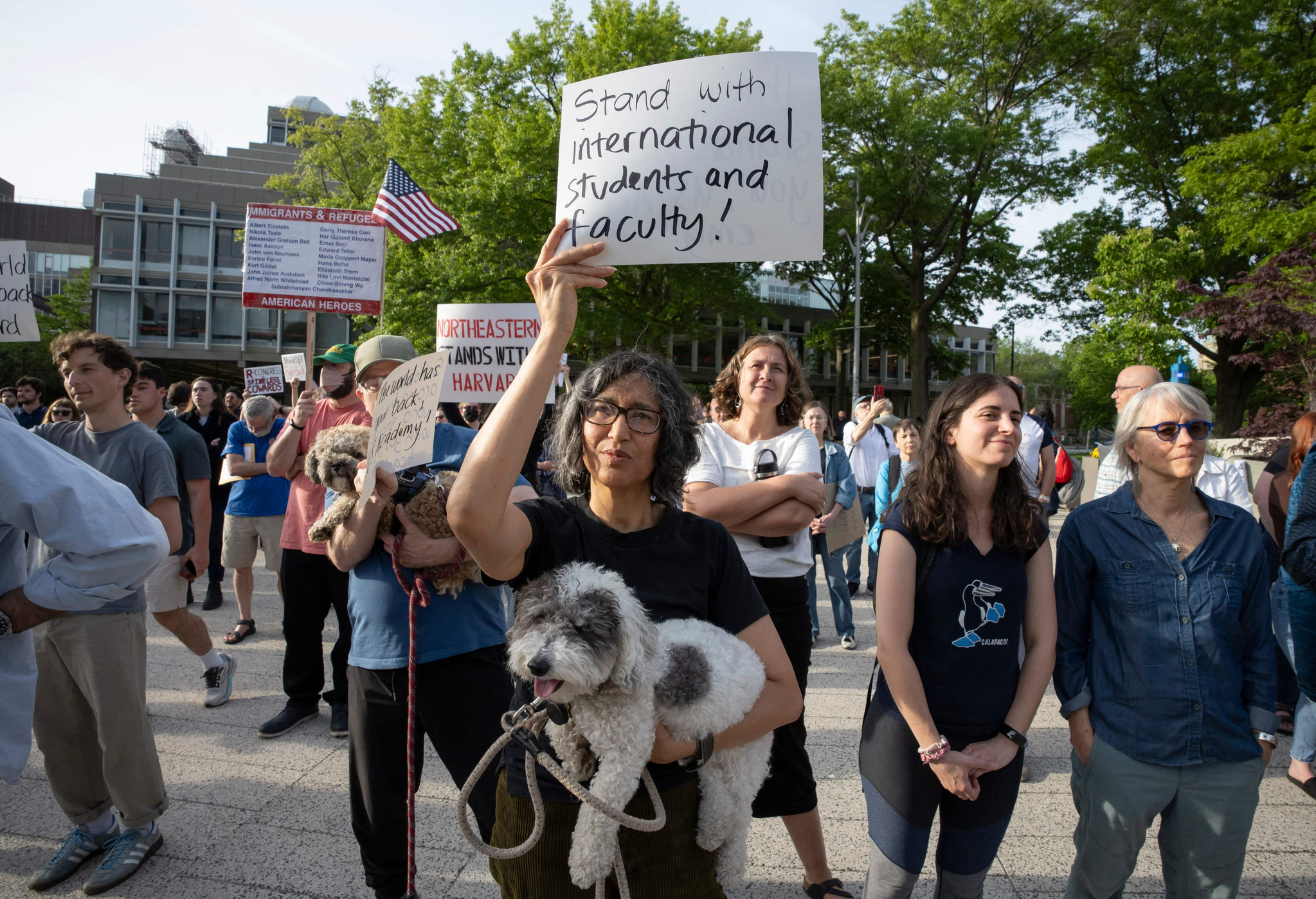 People hold up signs during the Harvard Students for Freedom rally in support of international students at Harvard University in Cambrige, Massachusetts, on May 27. [AP/YONHAP]