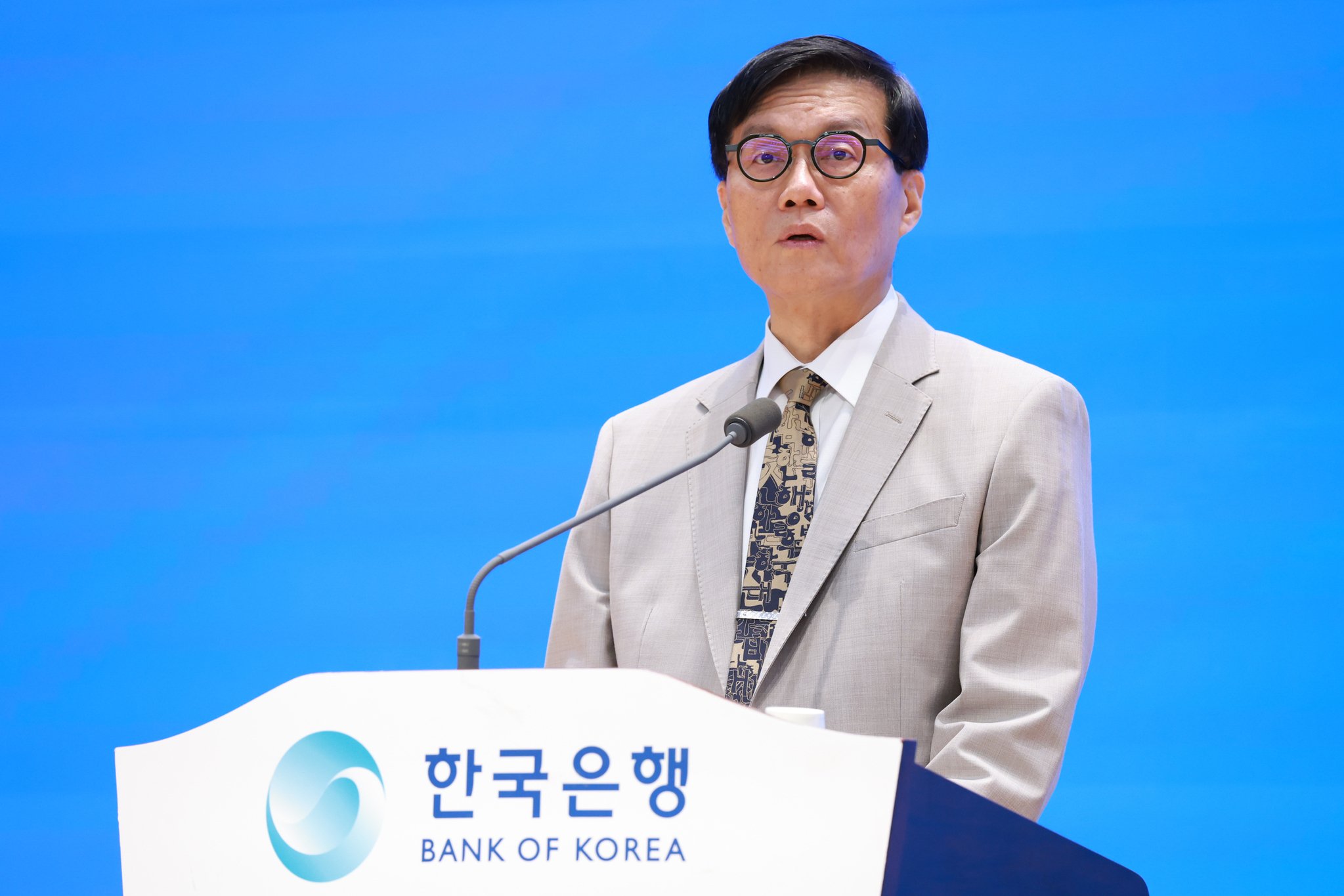 Bank of Korea Gov. Rhee Chang-yong speaks at the central bank's 75th anniversary ceremony held in central Seoul on June 12. [BANK OF KOREA]