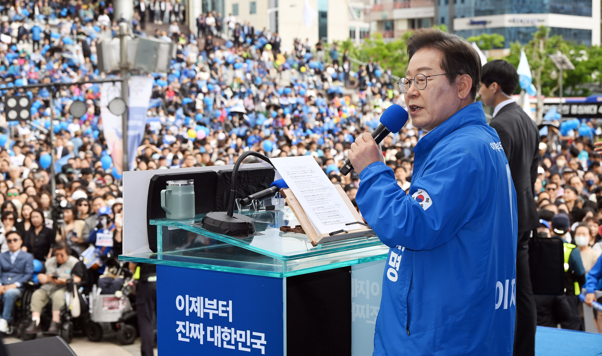 President Lee Jae-myung speaks at a campaign rally in Gwangju on May 17. [KIM SEONG-RYONG]