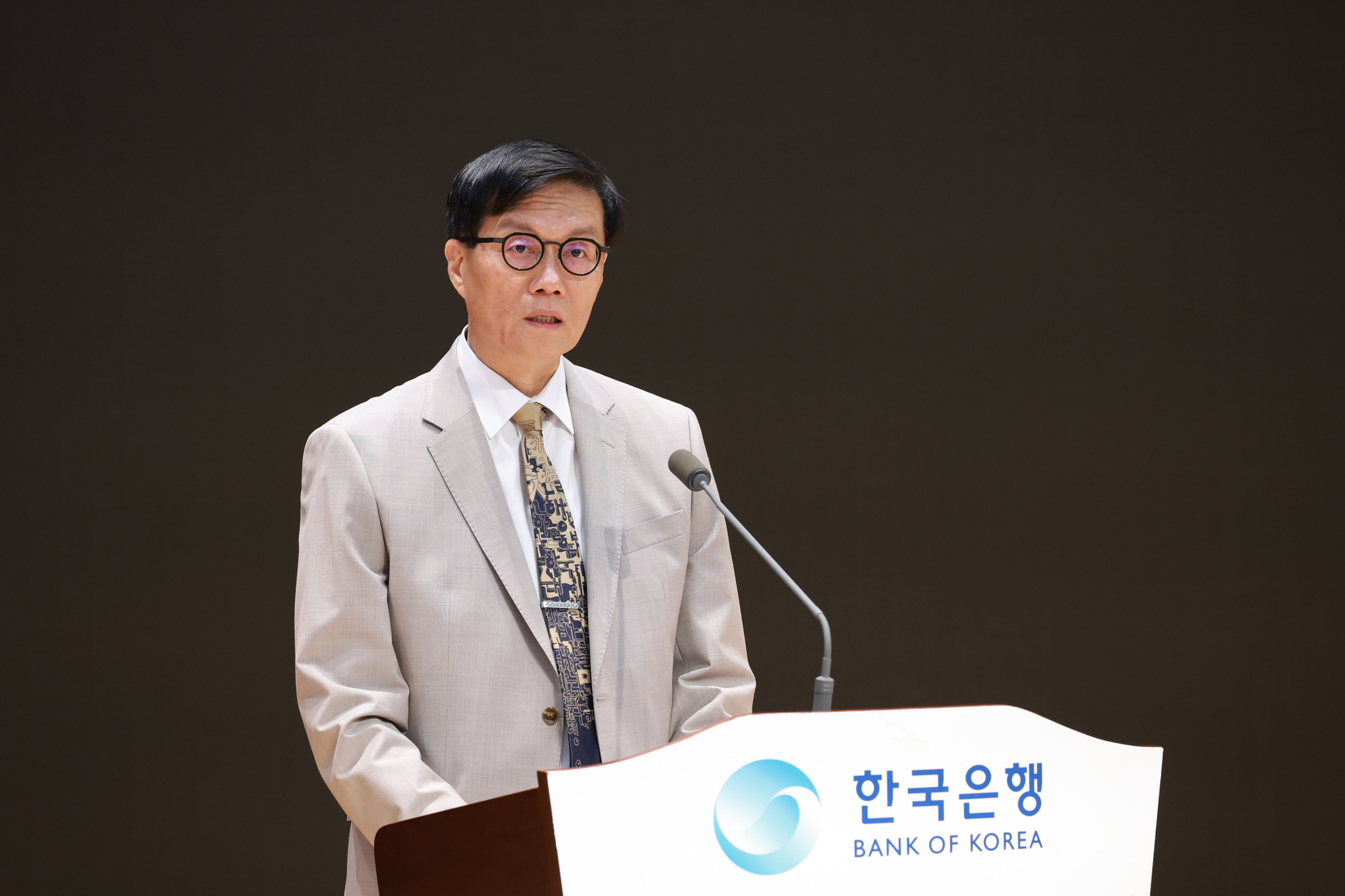 Bank of Korea Governor Rhee Chang-yong speaks at central bank's 75th anniversary ceremony held in central Seoul on June 12. [BANK OF KOREA]
