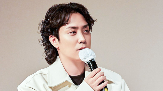 Singer Eun Ji-won of boy band Sechskies [SCREEN CAPTURE]