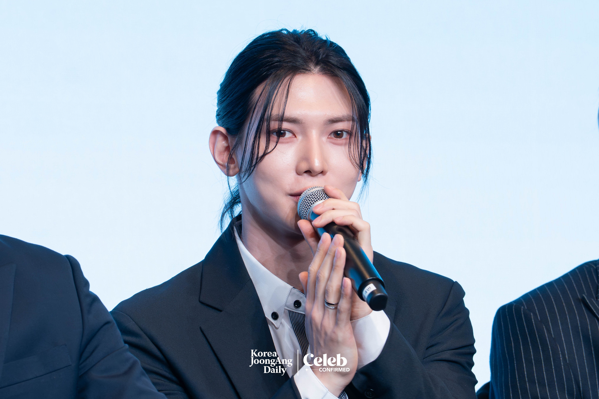 Boy band Ateez answers questions during a  news conference for the release of its 12th EP, “Golden Hour: Part.3,” at Hotel Naru Seoul MGallery Ambassador in western Seoul. [DANIELA GONZALEZ PEREZ]