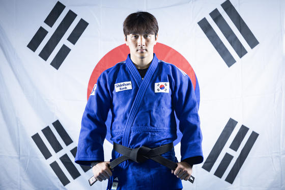 Judoka Lee Joon-hwan poses during an interview with the JoongAng Ilbo at Taereung Training Center in northern Seoul on May 21. [JOONGANG ILBO] 