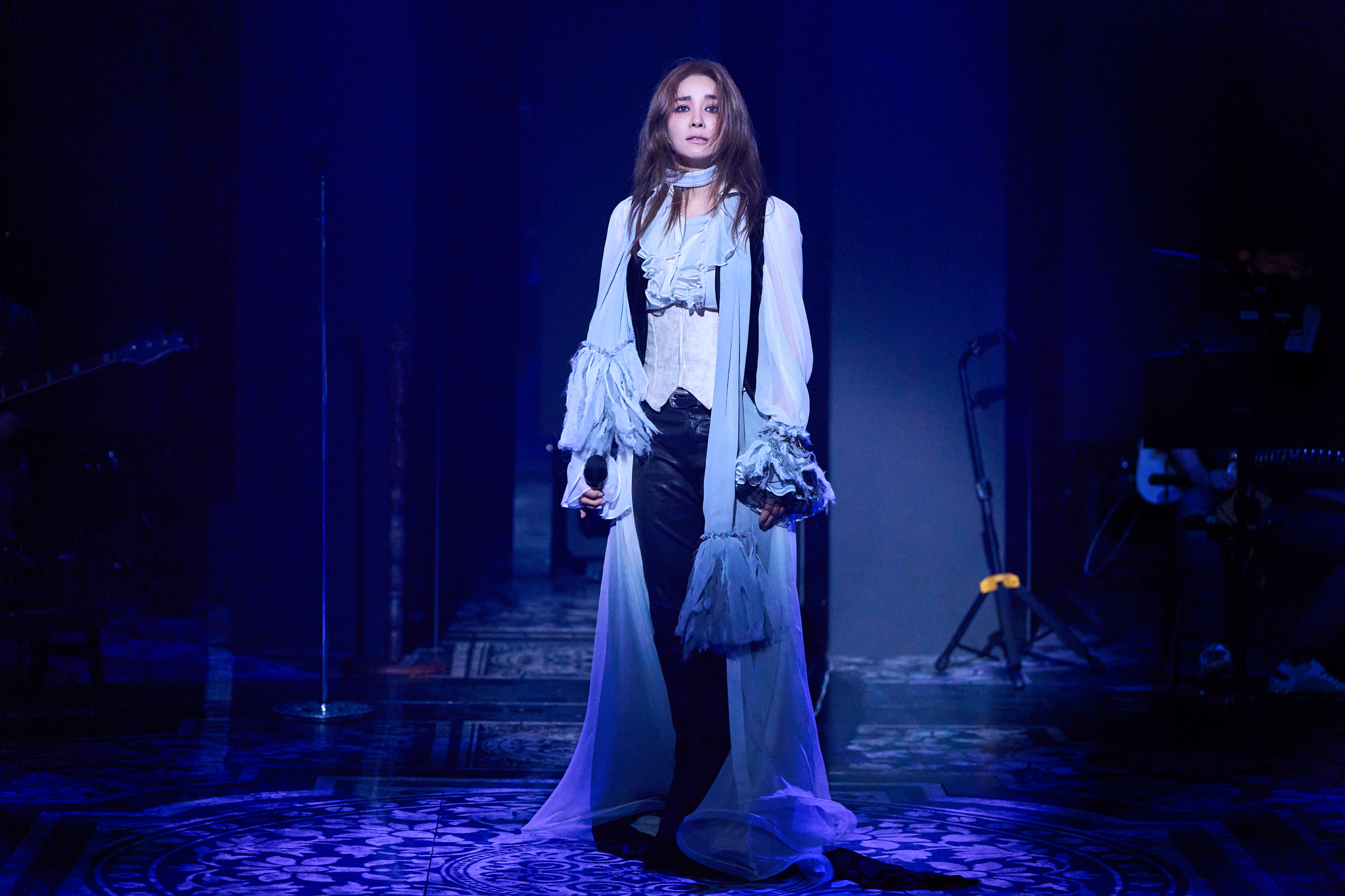Ok Joo-hyun as Hamlet in the ongoing rock musical "The Voice of Hamlet: The Concert" at the National Theater of Korea’s Haneul Theater in Jung District, central Seoul. [EMOTIONAL THEATRE]