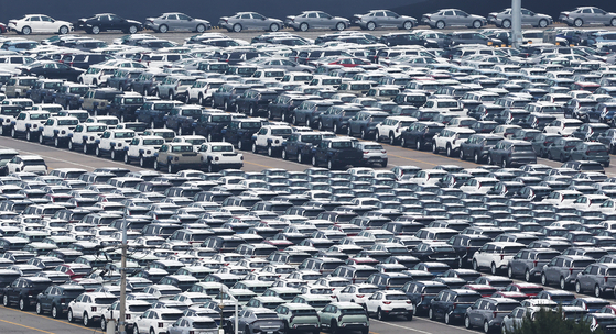 Export-ready cars are parked at a port in Pyeongtaek, Gyeonggi on June 13. [NEWS1] 