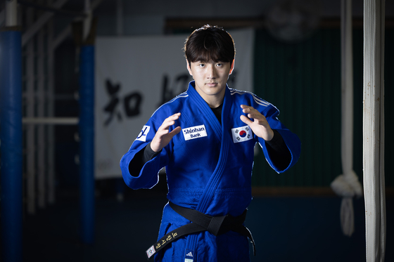 Judoka Lee Joon-hwan poses during an interview with the JoongAng Ilbo at Taereung Training Center in northern Seoul on May 21. [JOONGANG ILBO]